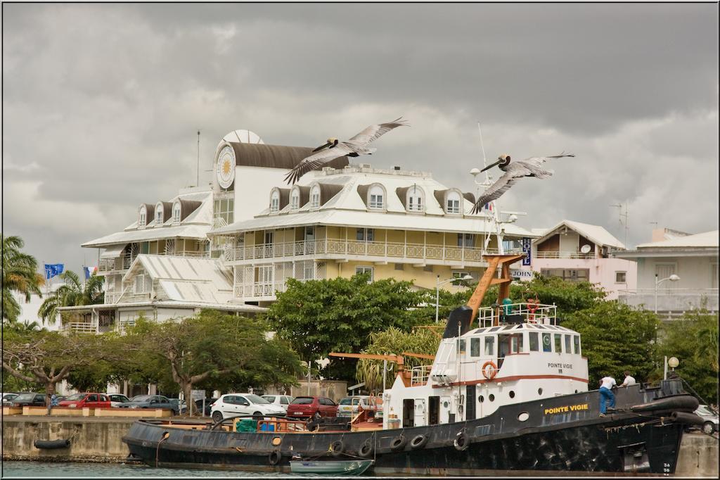 Hotel Saint John Perse ปวงต์-ตา-ปิตร์ ภายนอก รูปภาพ