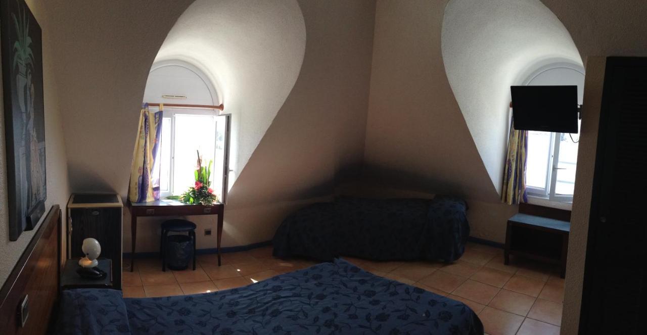 Hotel Saint John Perse ปวงต์-ตา-ปิตร์ ภายนอก รูปภาพ