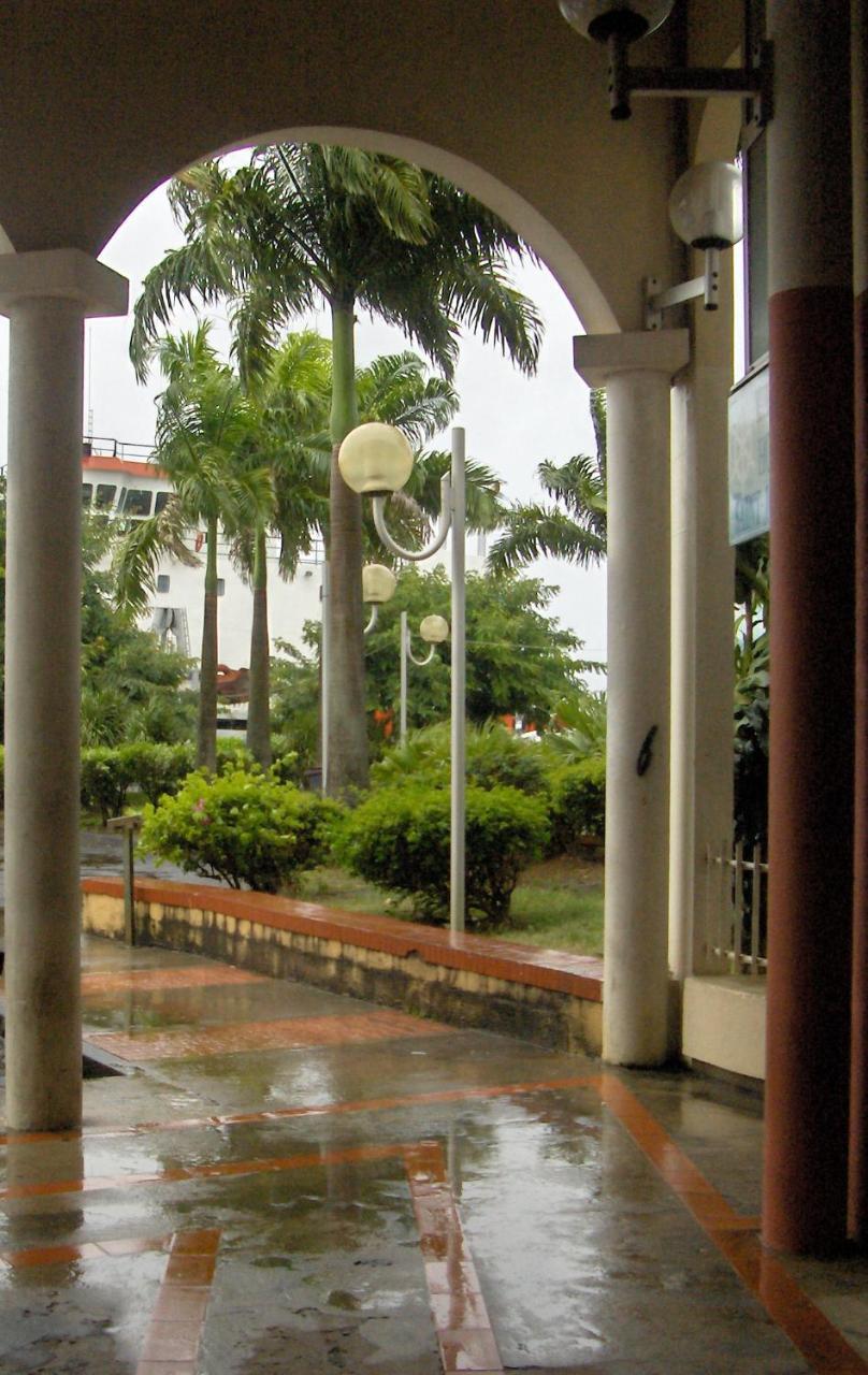 Hotel Saint John Perse ปวงต์-ตา-ปิตร์ ภายนอก รูปภาพ